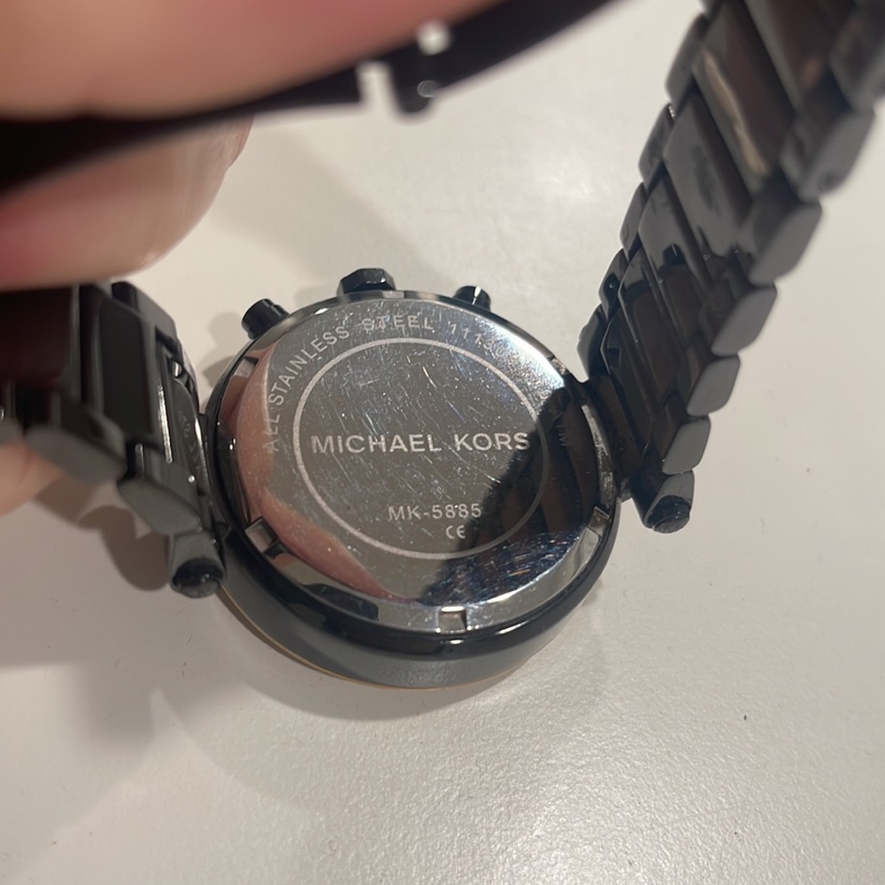 Black and rose gold Michael Kors watch - Picture 4 of 4